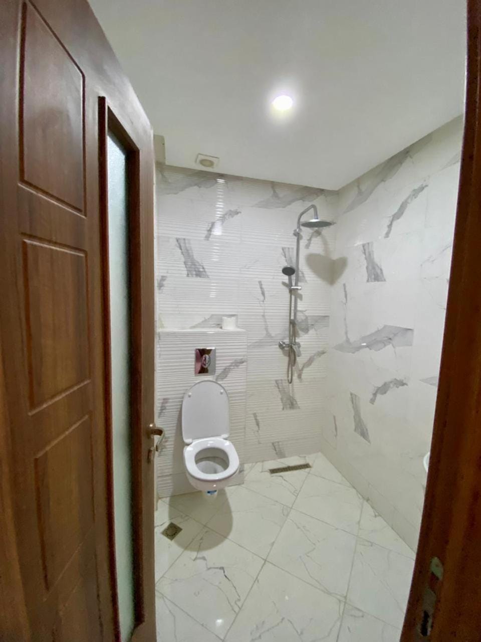 Toilet, bidet