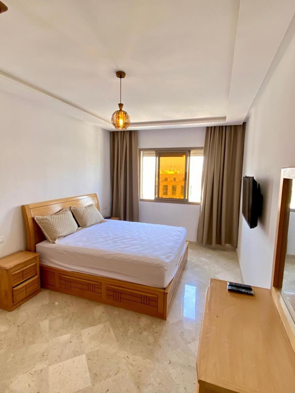 Bed, TV and multimedia, Bedroom