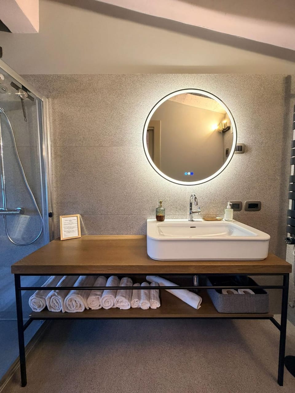 Bathroom, towels