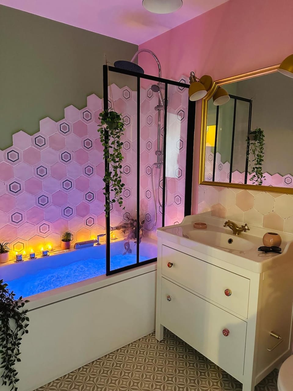 Hot Tub, Bathroom