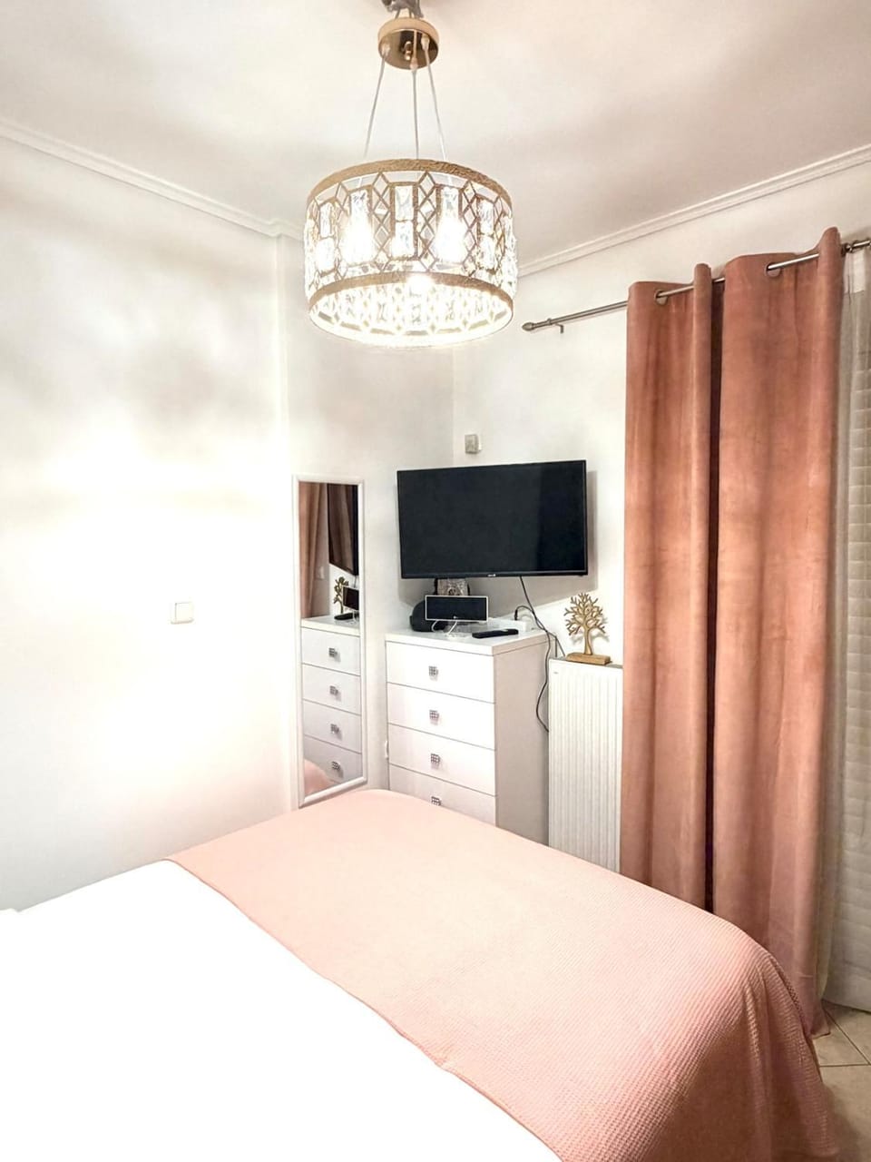 Elegant 2-Room Apartment with Parking & Balcony Apartment in Athens