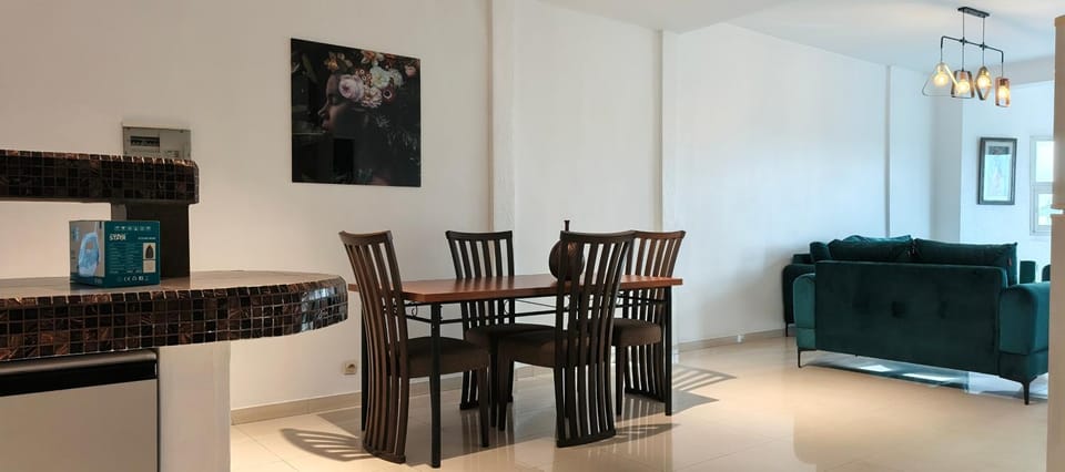 Seating area, Dining area