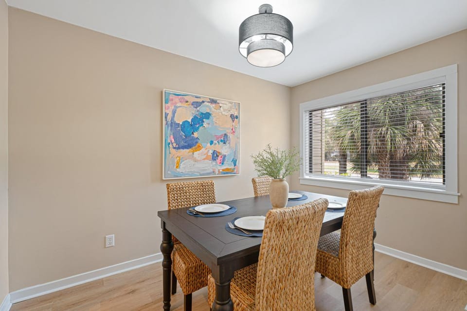 Seating area, Dining area