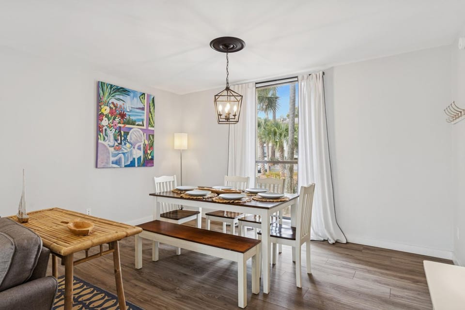 Seating area, Dining area
