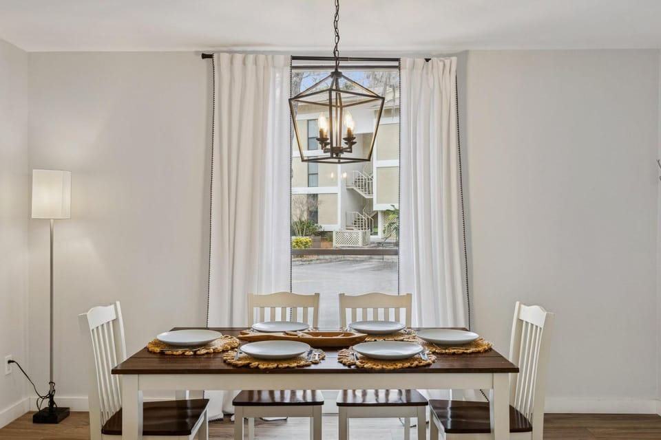 Seating area, Dining area
