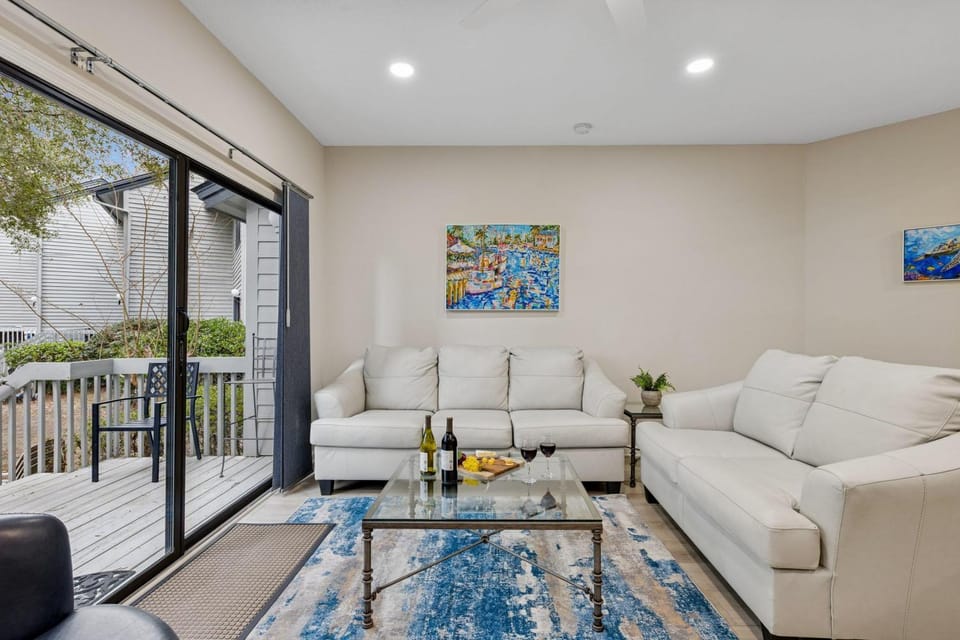 Day, View (from property/room), Living room, Seating area