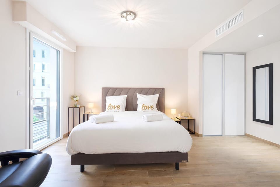Bed, Photo of the whole room, Bedroom, wardrobe