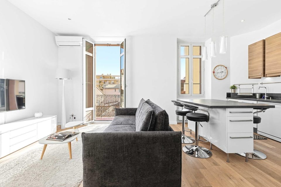 TV and multimedia, Kitchen or kitchenette, Living room