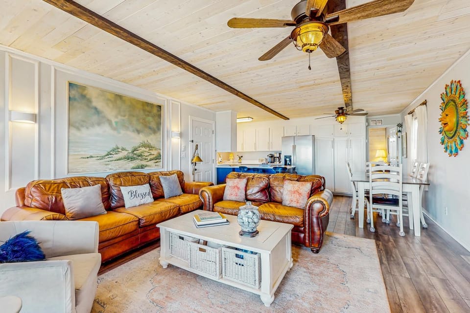 HB05 Silver Linings East & West House in Holden Beach