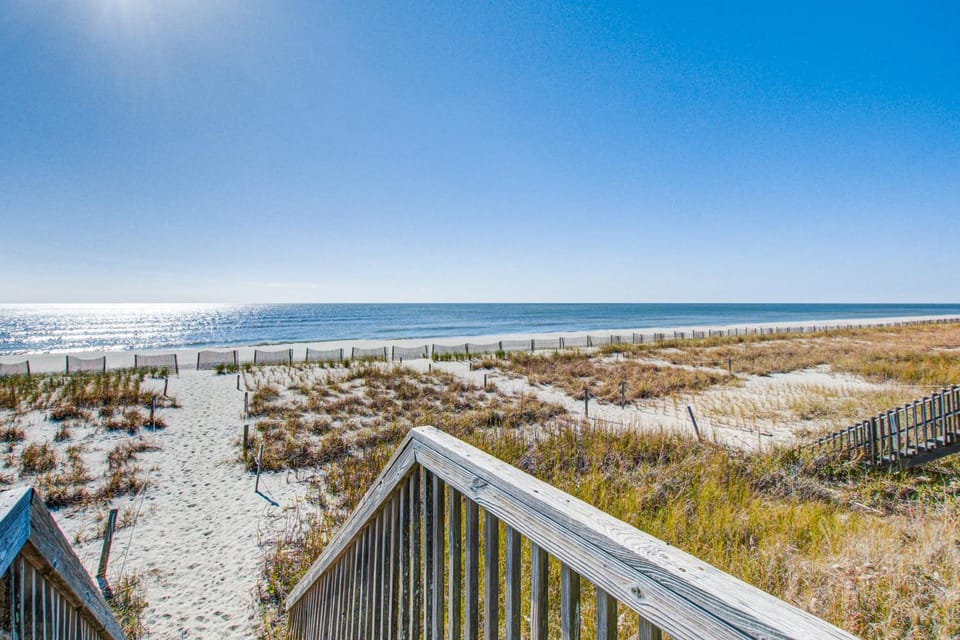 HB05b Silver Linings West House in Holden Beach