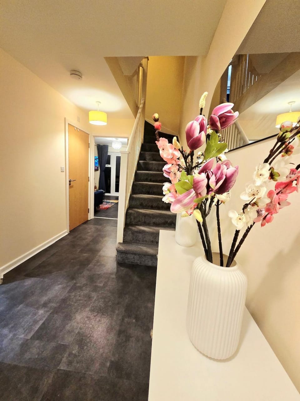 Spacious 4BR House with Parking for Work & Family House in Reading