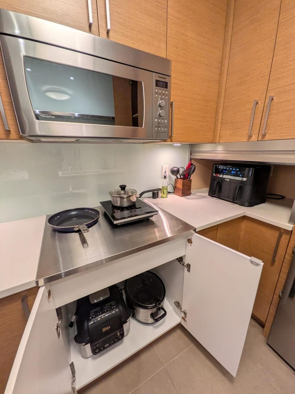 Kitchen or kitchenette