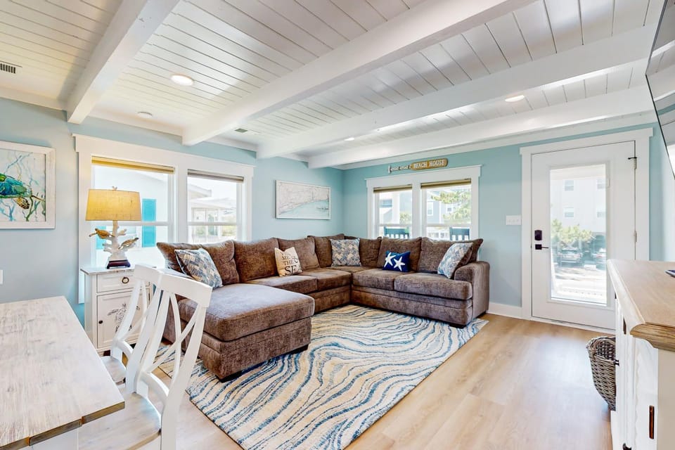 Beachside Bungalow: Coastal Home w/Private Pool House in Ocean Isle Beach