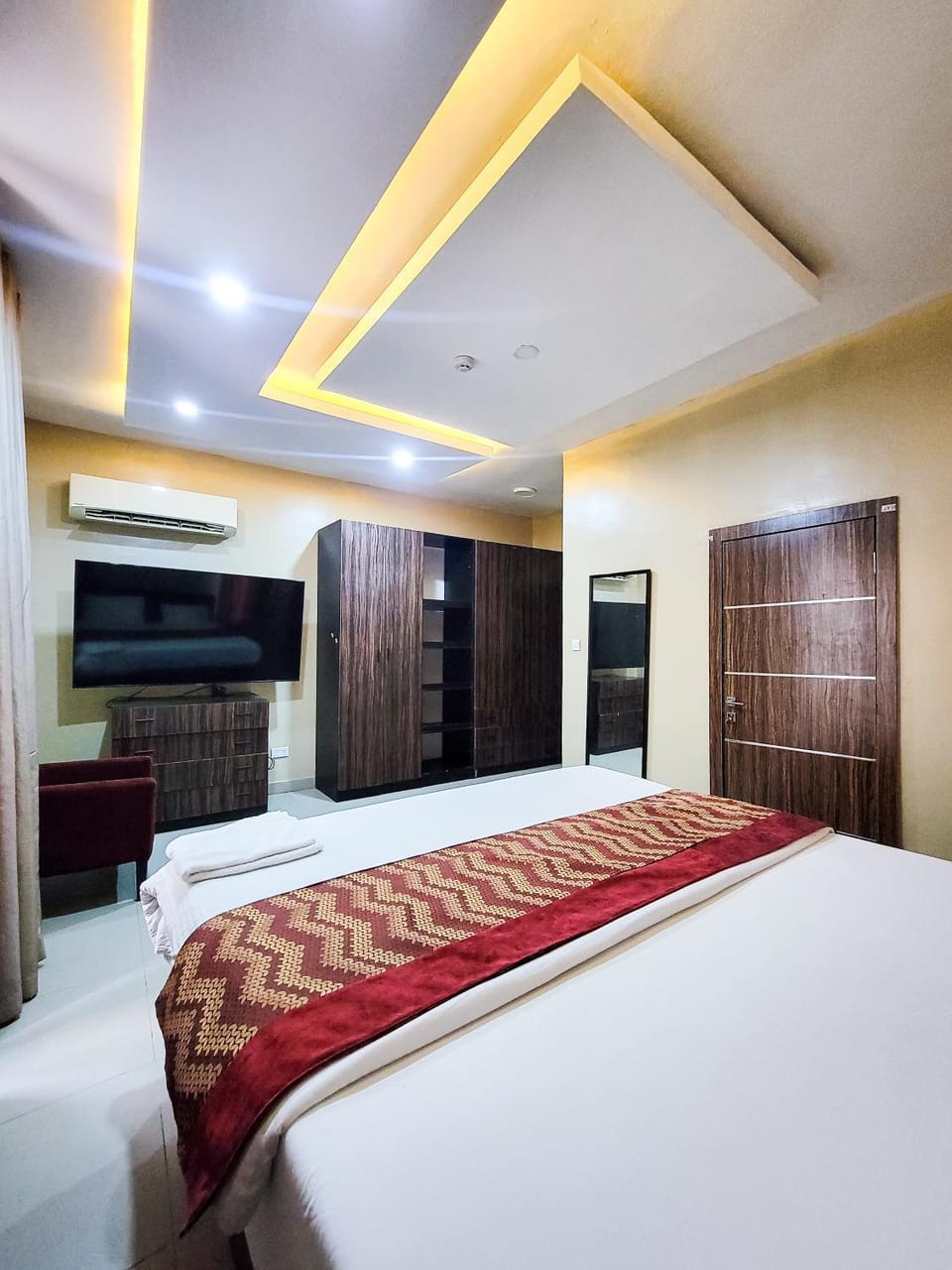 Bed, TV and multimedia, Photo of the whole room, Bedroom, wardrobe