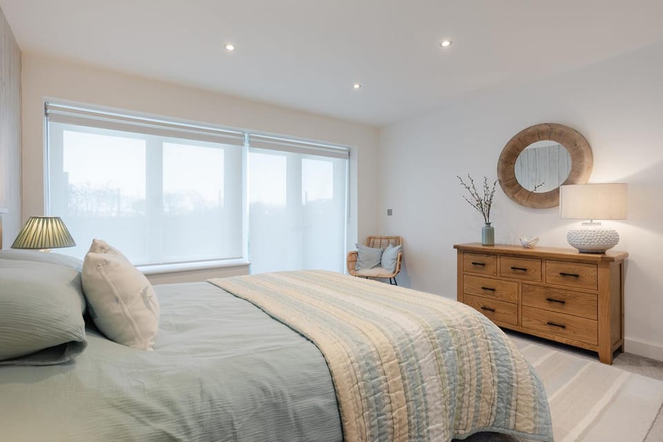 Meadows Way - Colwell - Sleeps 8-10 House in Freshwater