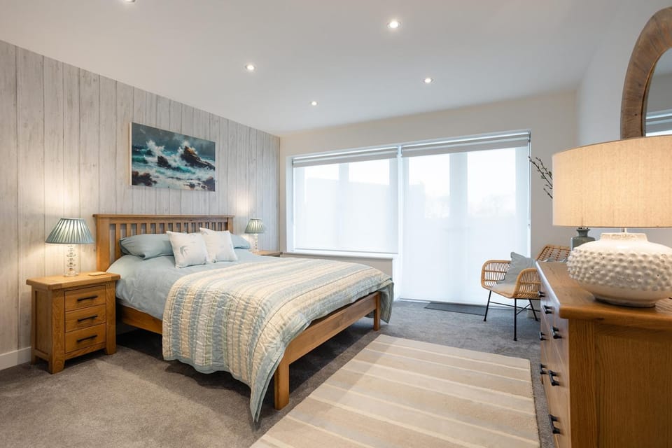 Meadows Way - Colwell - Sleeps 8-10 House in Freshwater