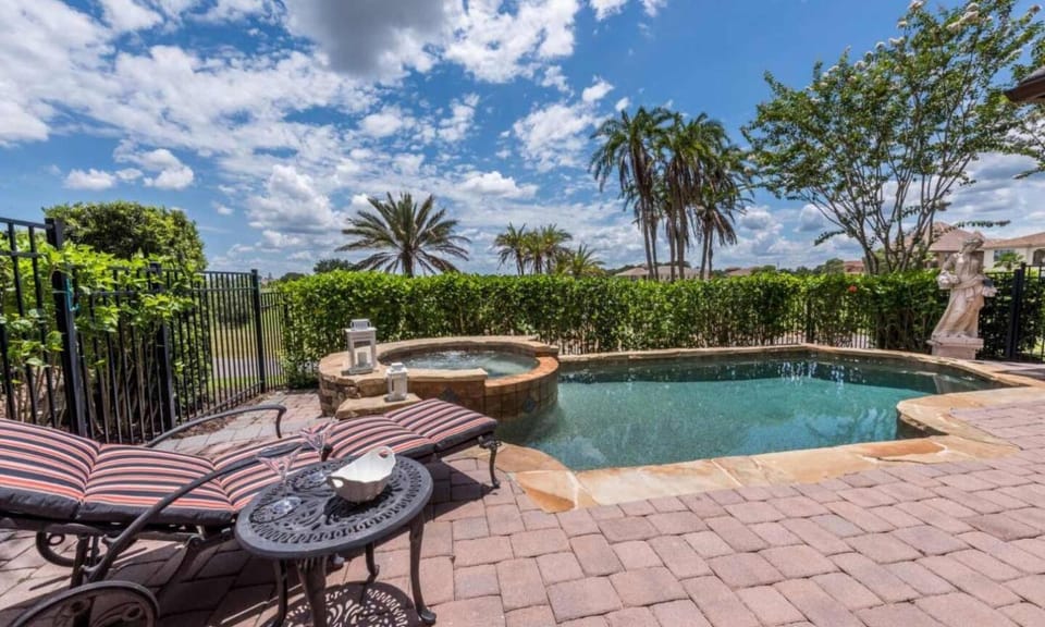 Exclusive 6BR Mansion with Heated Pool & Spa House in Four Corners