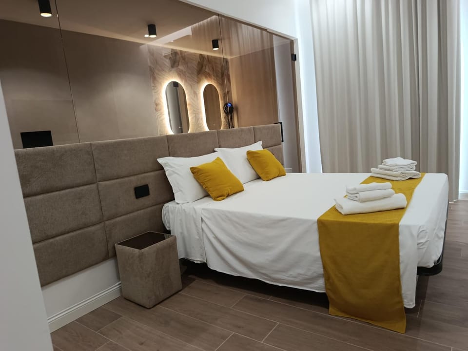 Bed, Photo of the whole room, Bedroom, towels