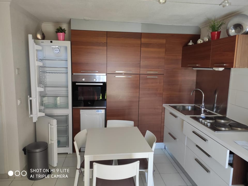 Kitchen or kitchenette, Dining area, pet friendly