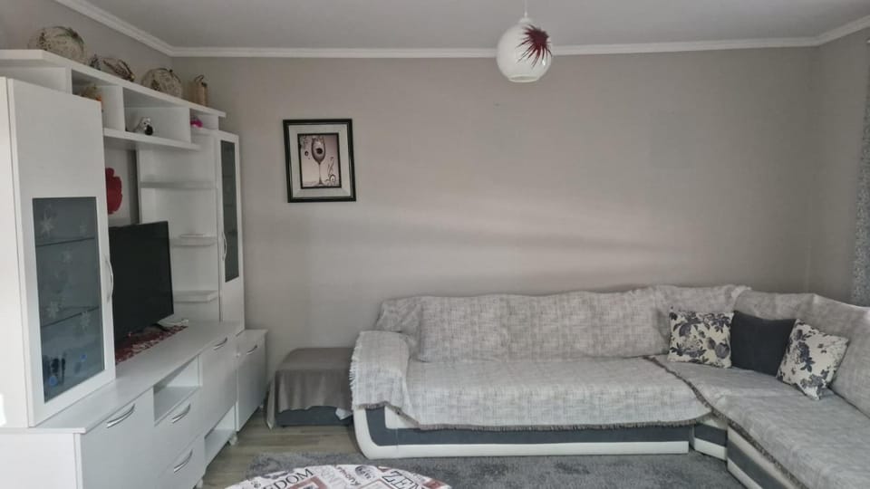 Bed, TV and multimedia, Living room, Photo of the whole room, Seating area
