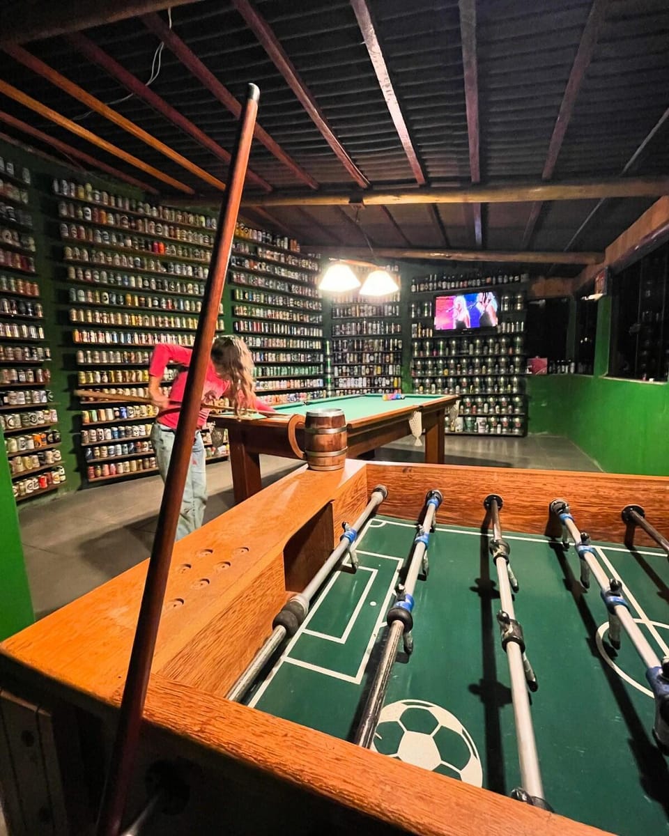 Billiard, Game Room