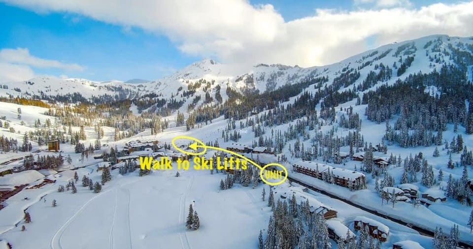 Ski in or Walk to lifts hot tub covered parking House in Kirkwood