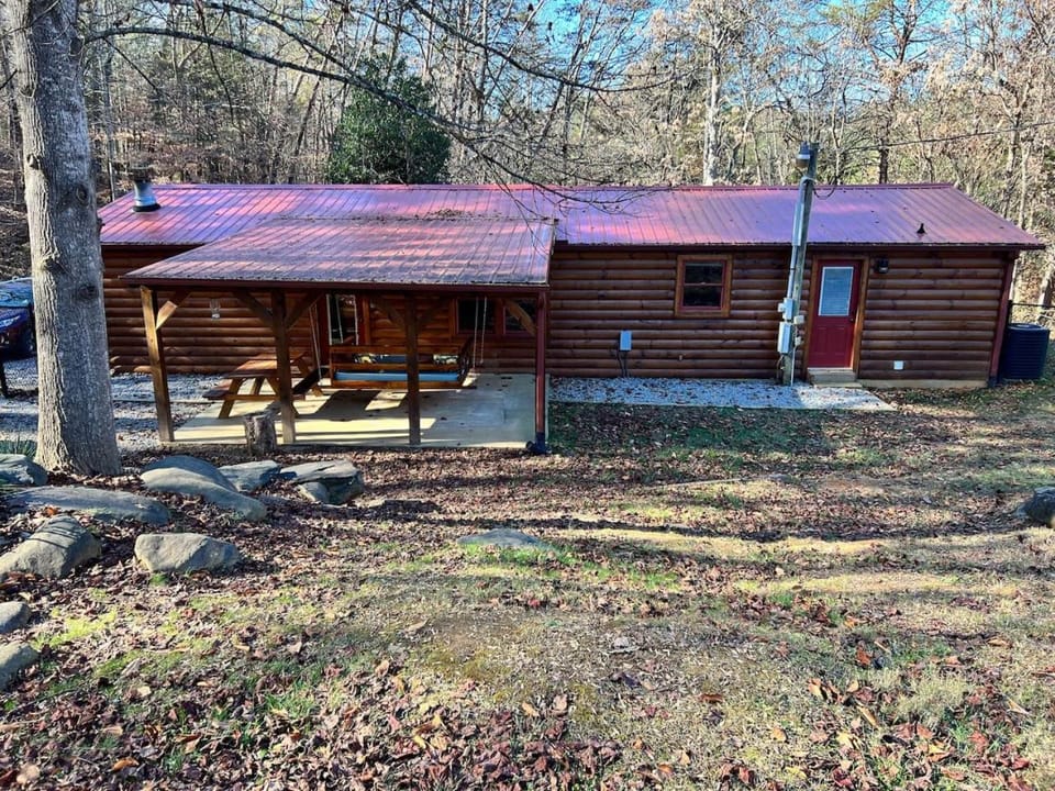 Close to Dollywood quiet area fenced yard for dogs House in Sevierville