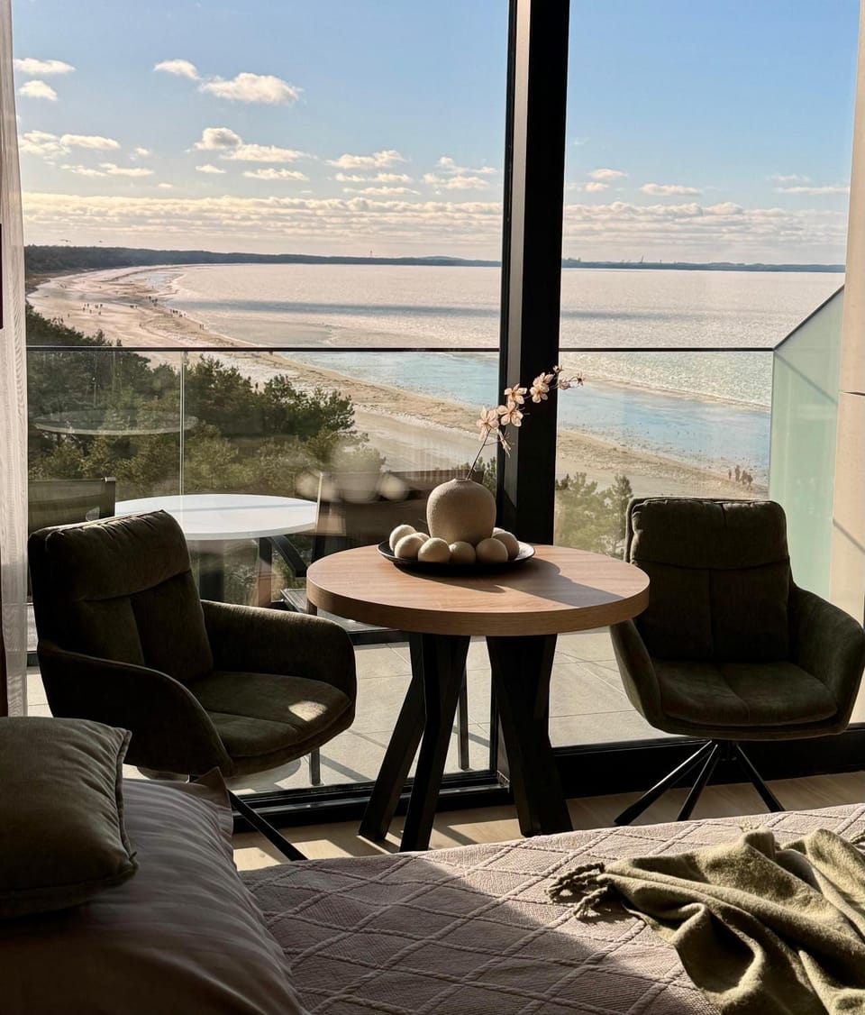 Nearby landmark, Spring, Day, Natural landscape, Summer, View (from property/room), Balcony/Terrace, Living room, Decorative detail, Seating area, Dining area, Beach, Sea view, Seasons, Time of day