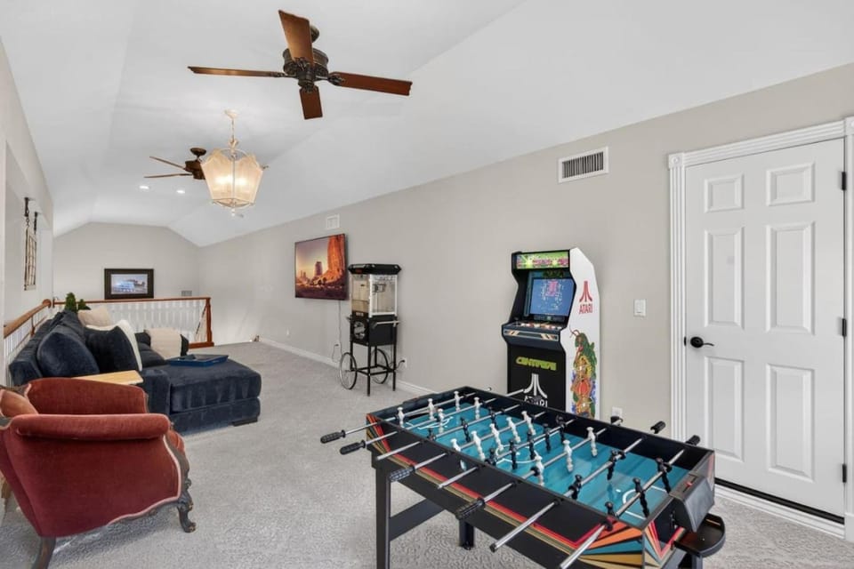 Mesa Pool, Hot Tub, Game Room and Fire Pit House in Mesa