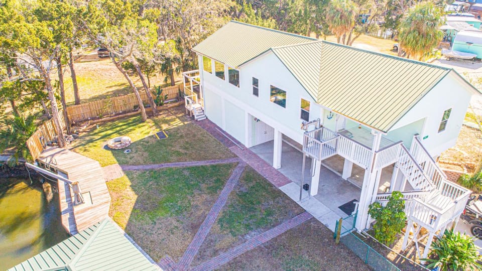 Property building, Bird's eye view, Garden