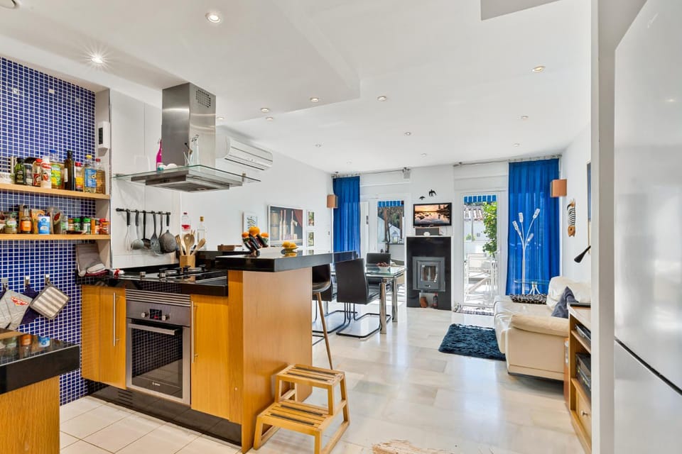 TV and multimedia, Food and drinks, Alcoholic drinks, dishwasher, fireplace, heating, internet, stove