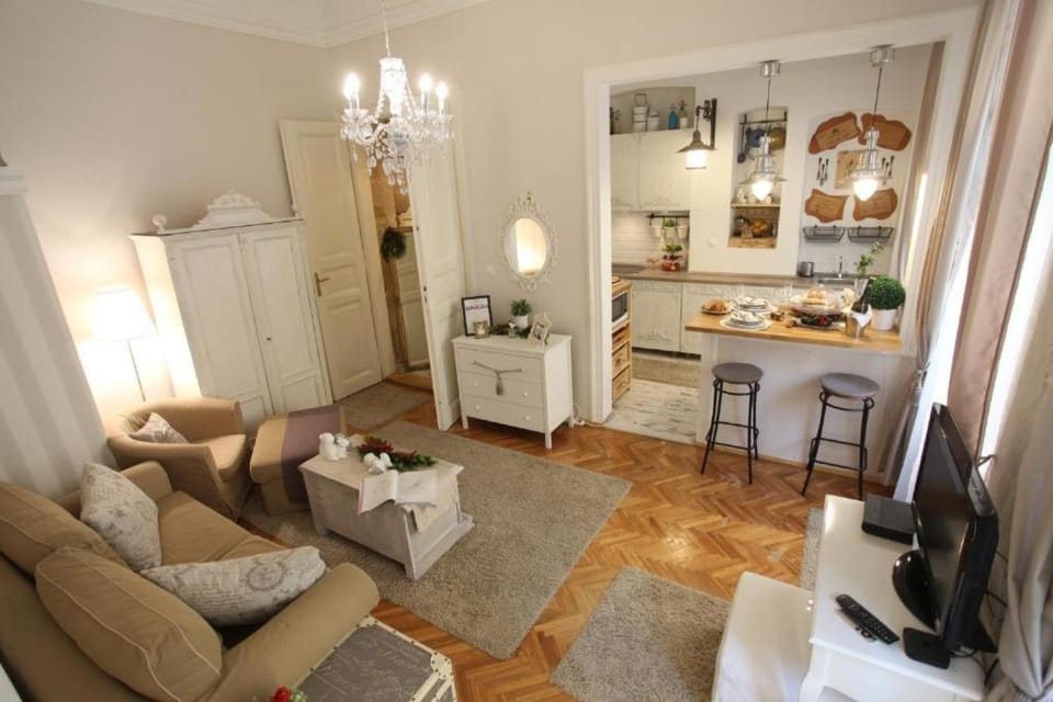 TV and multimedia, Living room, Dining area