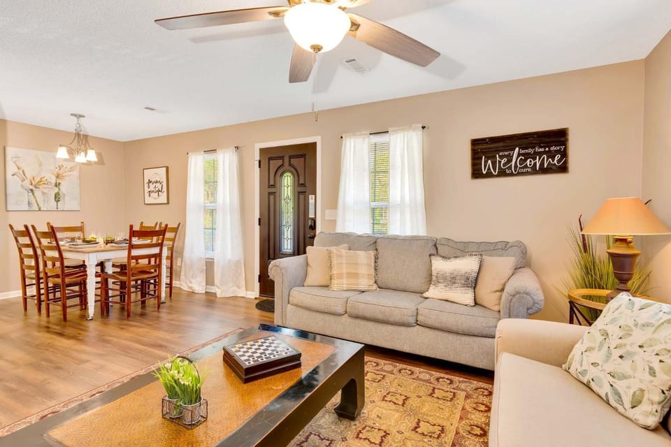Living room, Dining area