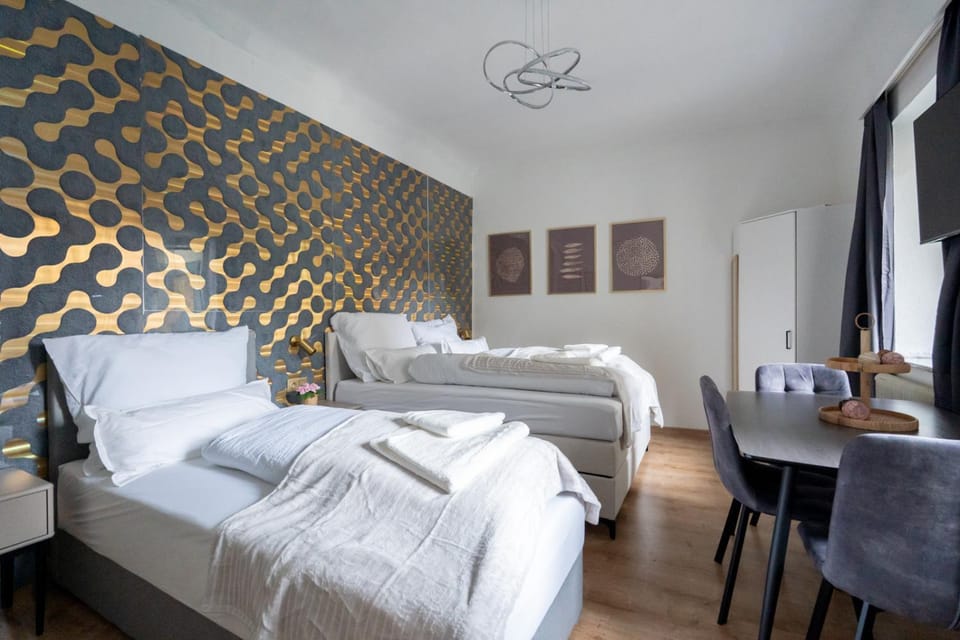 Bed, Photo of the whole room, Seating area, Bedroom