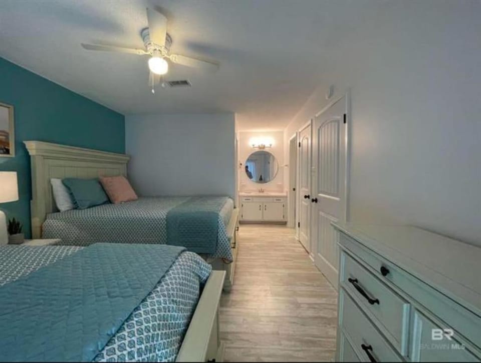 Pet Friendly Beach Access Sleeps 6 Hangout Nearby Apartment in West Beach
