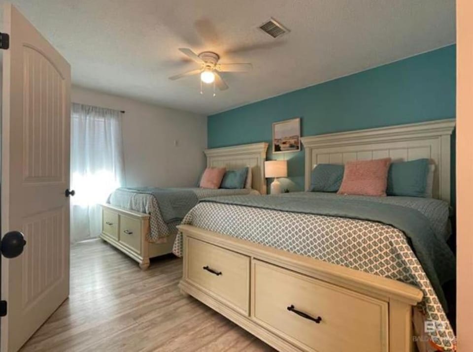 Pet Friendly Beach Access Sleeps 6 Hangout Nearby Apartment in West Beach