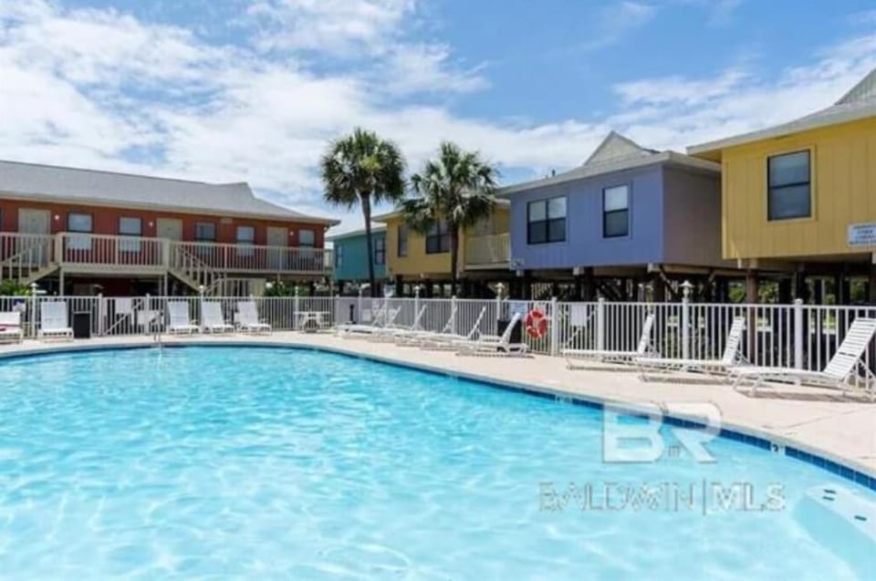 Pet Friendly Beach Access Sleeps 6 Hangout Nearby Apartment in West Beach