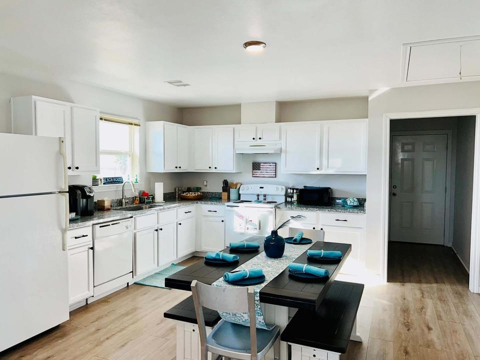 Pelican Pointe Home for 10 House in Bolivar Peninsula