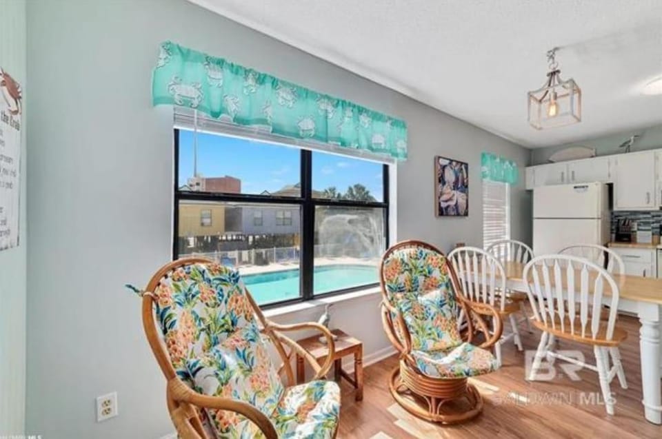 Pet Friendly Beach Access Hangout Nearby Sleeps 6 Apartment in West Beach