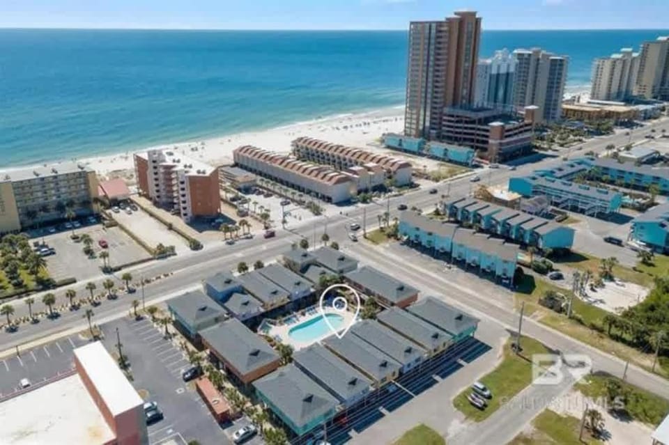 Pet Friendly Beach Access Hangout Nearby Sleeps 6 Apartment in West Beach