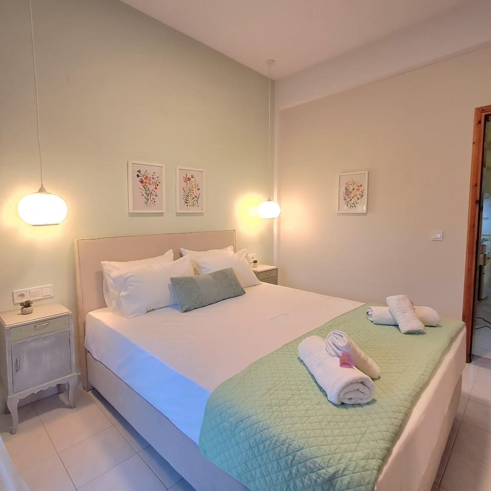 Bed, Bedroom, Garden view, Sea view