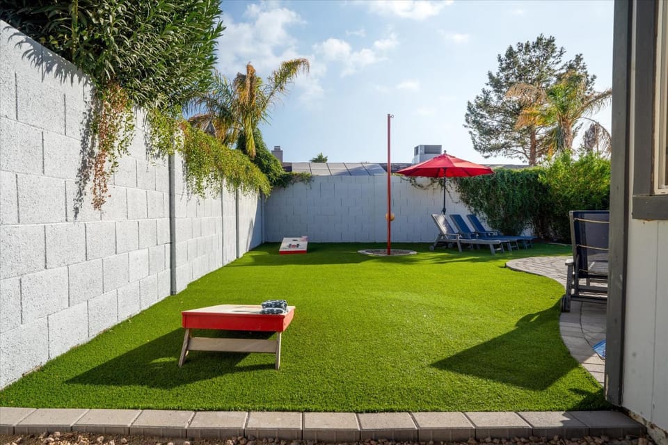 Patio, Day, Garden, sunbed