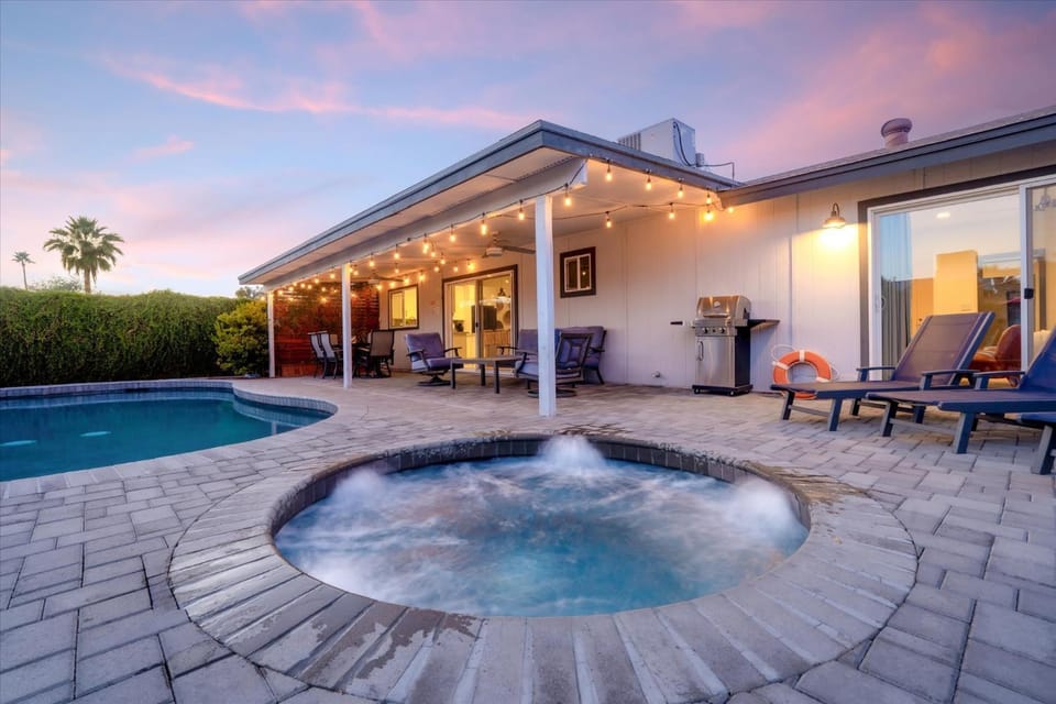 Property building, Patio, Hot Tub, Swimming pool, sunbed