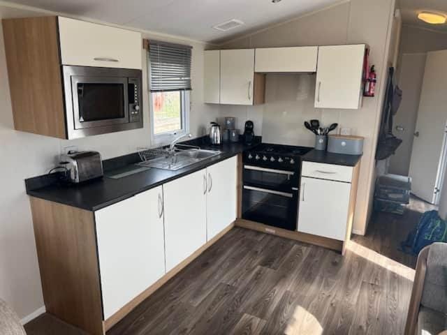 Kitchen or kitchenette, dishwasher, oven, pet friendly, toaster