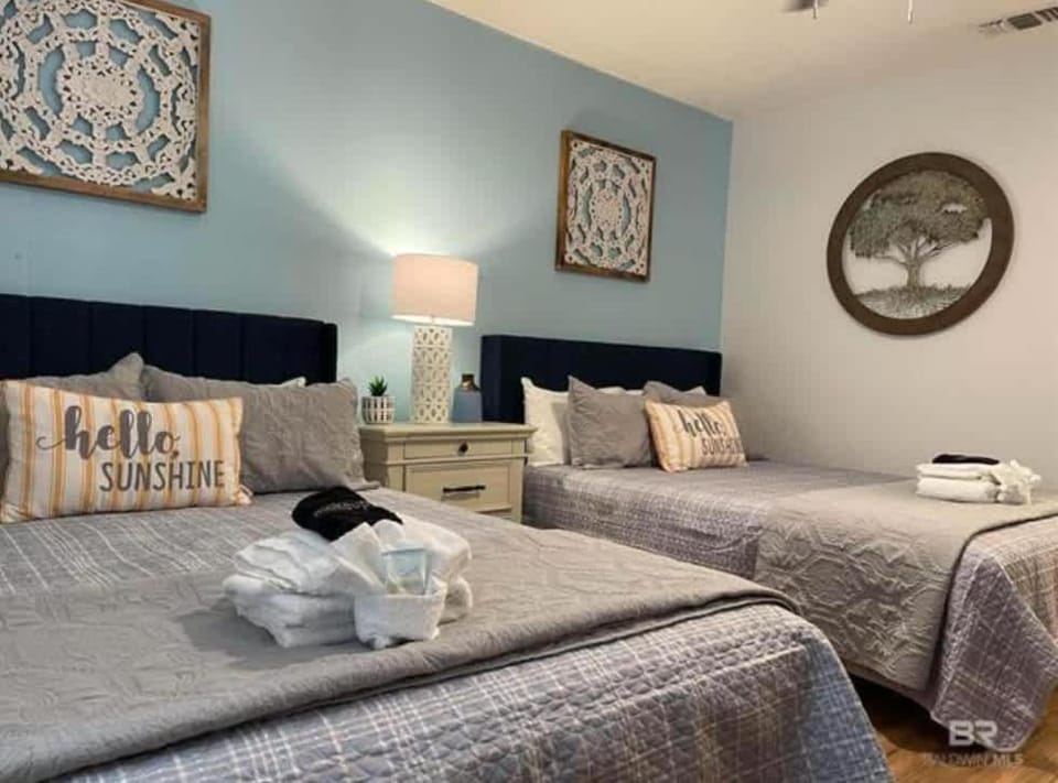 Beach Access Pet Friendly Sleeps 6 Hangout Nearby Apartment in West Beach