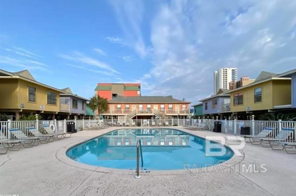 Beach Access Pet Friendly Sleeps 6 Hangout Nearby Apartment in West Beach