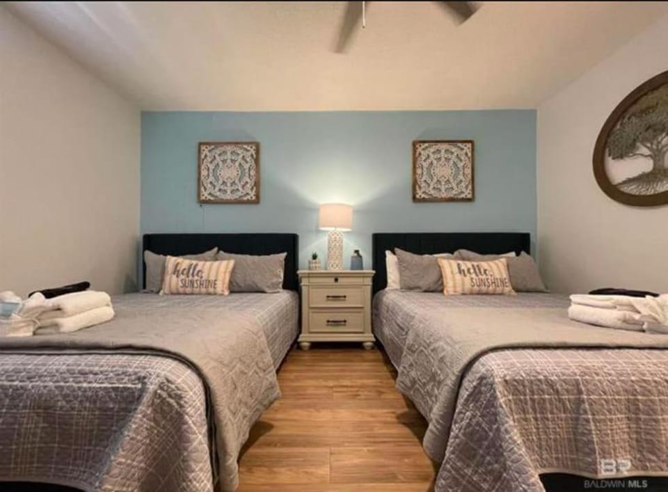 Beach Access Pet Friendly Sleeps 6 Hangout Nearby Apartment in West Beach