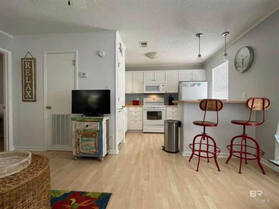 Pet Friendly Beach Access Sleeps 6 Paradise Isle Apartment in West Beach
