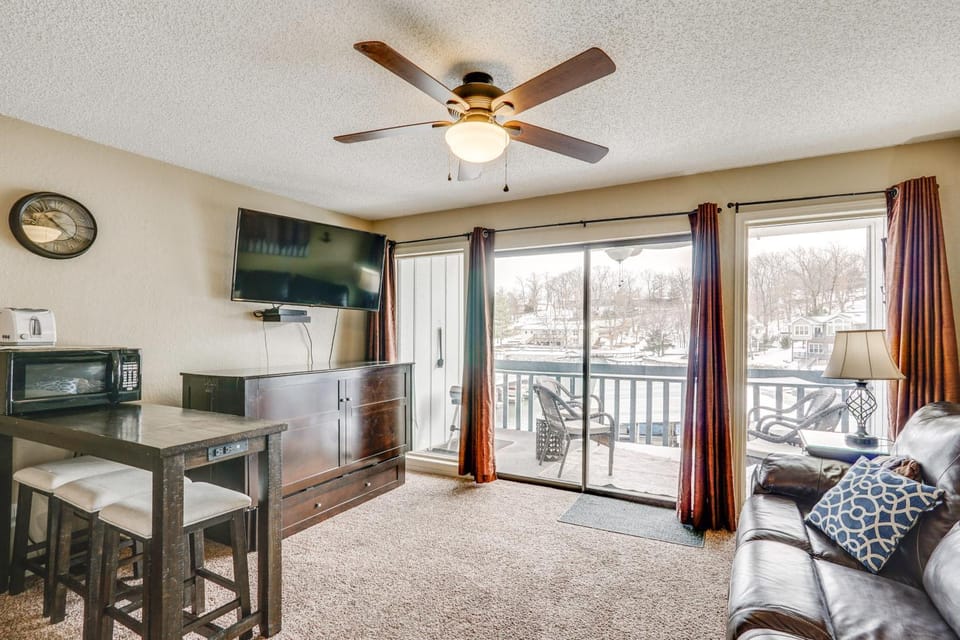 Resort Perks! Waterfront Lake of the Ozarks Gem House in Osage Beach