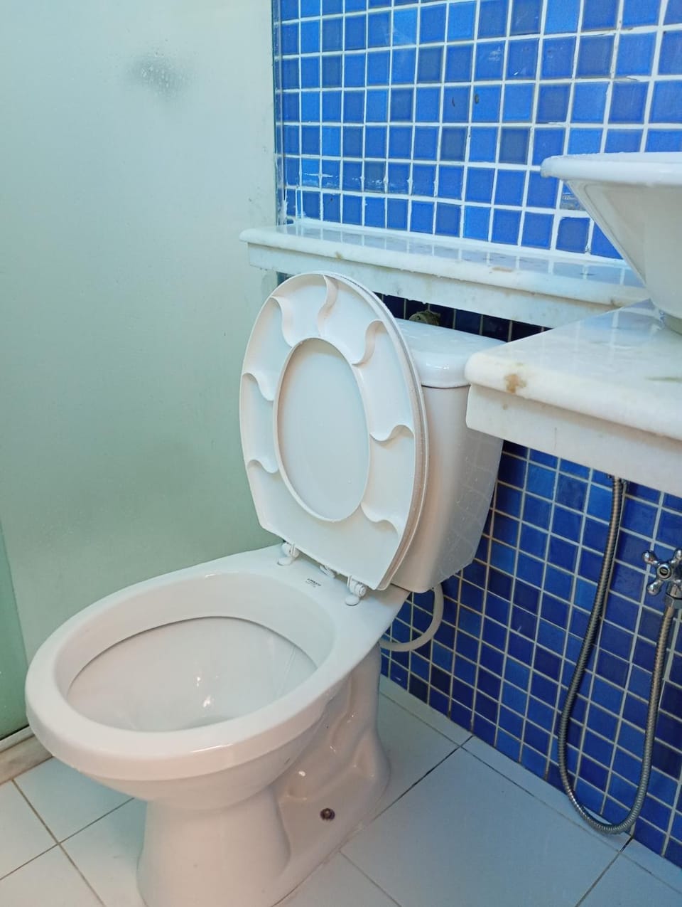 Apto 2q área lateral e churrasqueira próximo ao mar e comercio em geral Apartment in Guarapari